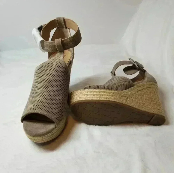 Marc Fisher perforated spandrille open toe - Picture 2 of 6